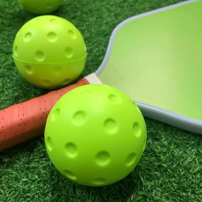 Bolas de Pickleball de Espuma Silenciosas para Prática Interna ou Externa Bolas de Pickleball com Rebote Exato de Bola Real Pacote com 3 Cores Verde e Amarelo