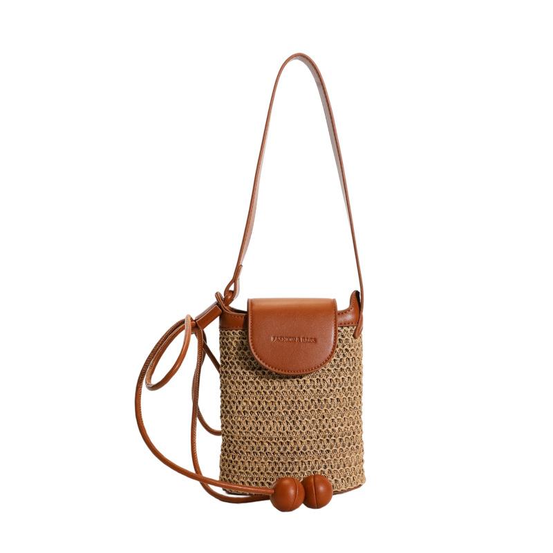 Small Crossbody Bag with Simple and Elegant Style, Suitable for Daily Commuting and Fashionable for Ladies.