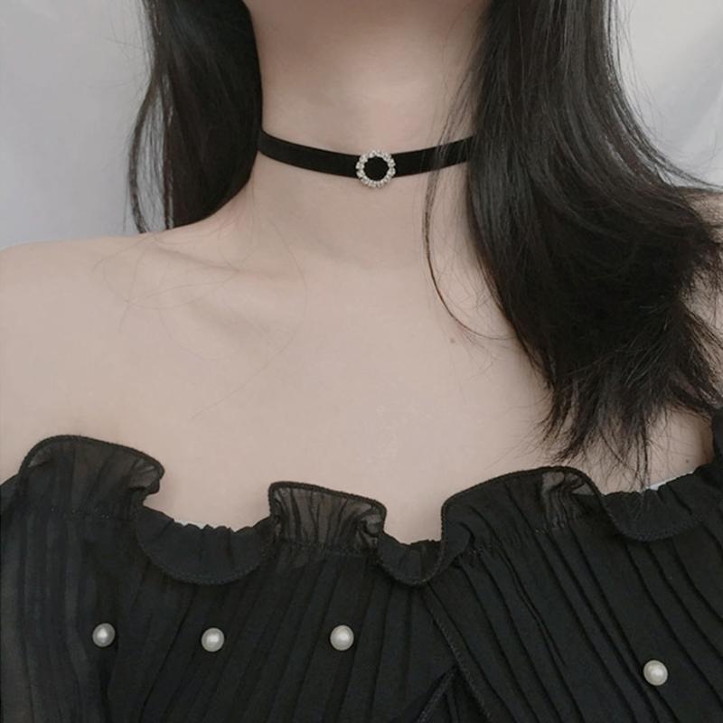 Crystal Round Love Heart Black Velvet- Collar Necklace Vintage Rhinestones Choker Punk Clavicle Chain Gift for Women