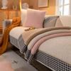 Housse de canapé en peluche à carreaux moderne en velours d'agneau et cachemire antidérapant, housse de chaise simple, douce pour l'hiver en beige