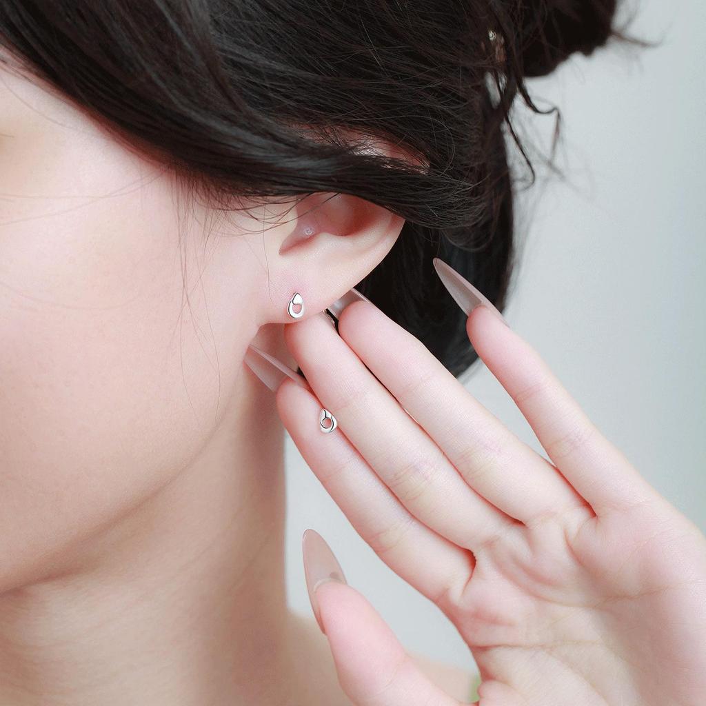 S999 Sterling Silver Water Drop Stud Earrings, Elegant Pure Silver Design for Women, Fresh Style Ear Accessories.