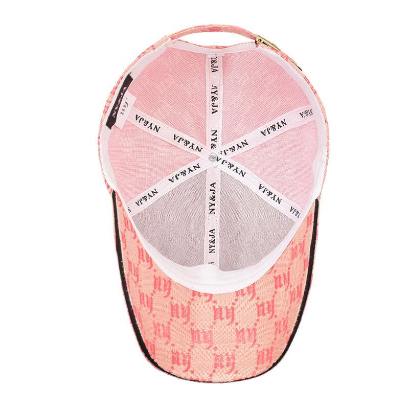 Elegant and Trendy White Baseball Cap: A Blend of Style and Versatility