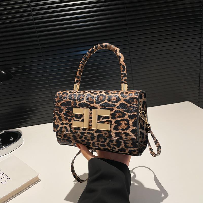 Simple Texture Niche Design Autumn New Beautiful Women's Crossbody Shoulder Armpit Bag