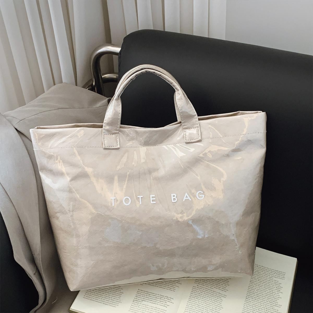 

Женская глянцевая сумка-тоут из полиуретана - полностью обернутая ПВХ водонепроницаемая сумка с застежкой-молнией и буквенным дизайном для ежедневного использования, сумка для покупок