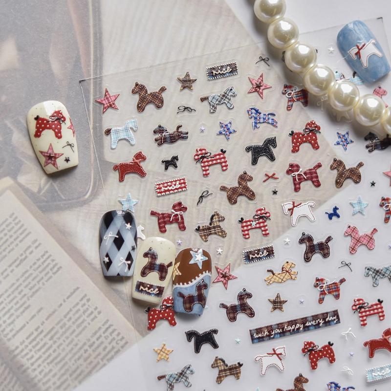 Sevimli Karikatür Şık At Tırnak Sanatı Çıkartması 3D Kendinden Yapışkanlı Manikür Dekalı Tırnak Çıkartması Kızlar İçin Manikür Dekorasyonu