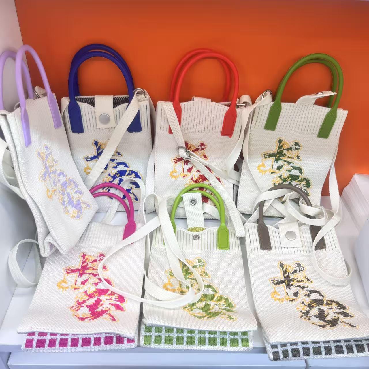 

Kuromi Cartoon Crossbody Knitted Phone Bag for Girls - Autumn/Winter Versatile Wear