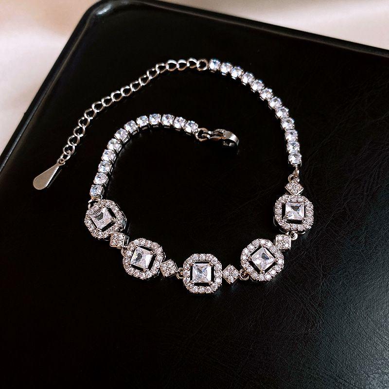 Elegante Geometrische Zirkonia Armband voor Damesmode - Veelzijdig, Trendy Bangle Sieraden