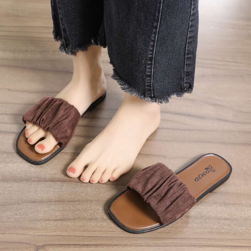 

Шлепанцы на плоской подошве с одним словом, маленькие ароматные, женские, лето 2025, новинка, для улицы, супер горячая модная высококлассная крутая обувь 60 коричневый