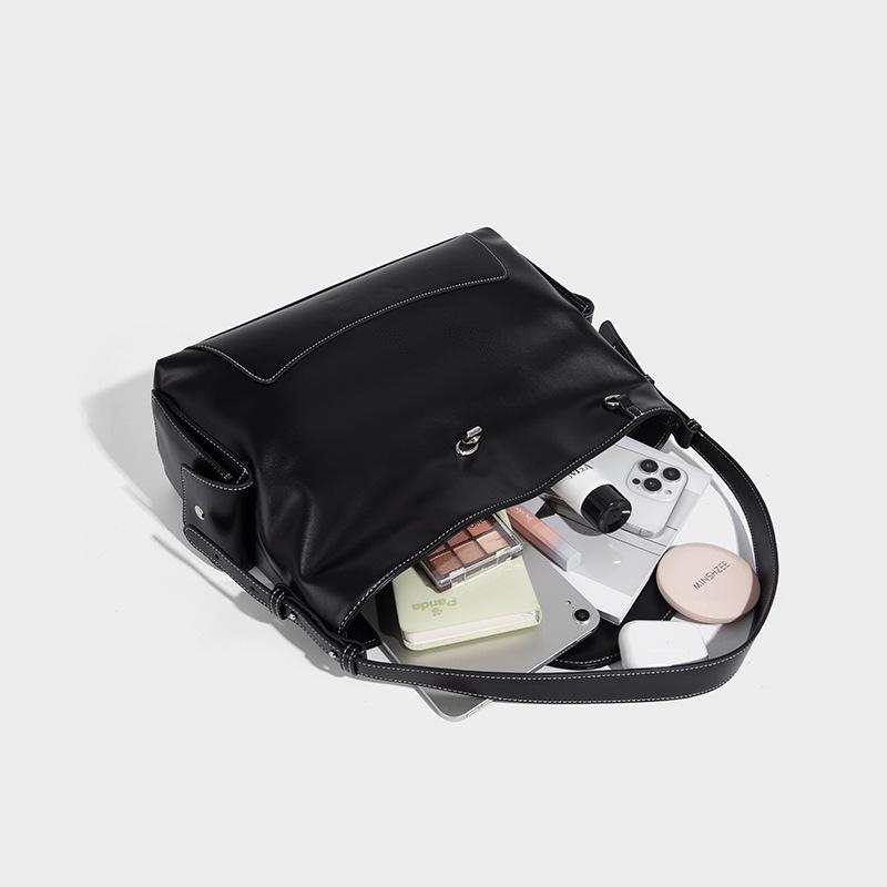 Fashion Women's Bag 2025 New Oil Wax Leather Single Shoulder Crossbody Soft Bag High-end Handbag Commuter Messenger Underarm Bag