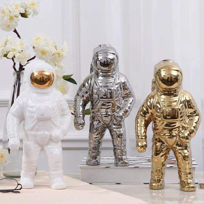 Gold Space Man Sculpture Astronaut Ceramic Vase Creative Modern Cosmonaut Model Ornament Statue Garden Tabletop Home Decoration