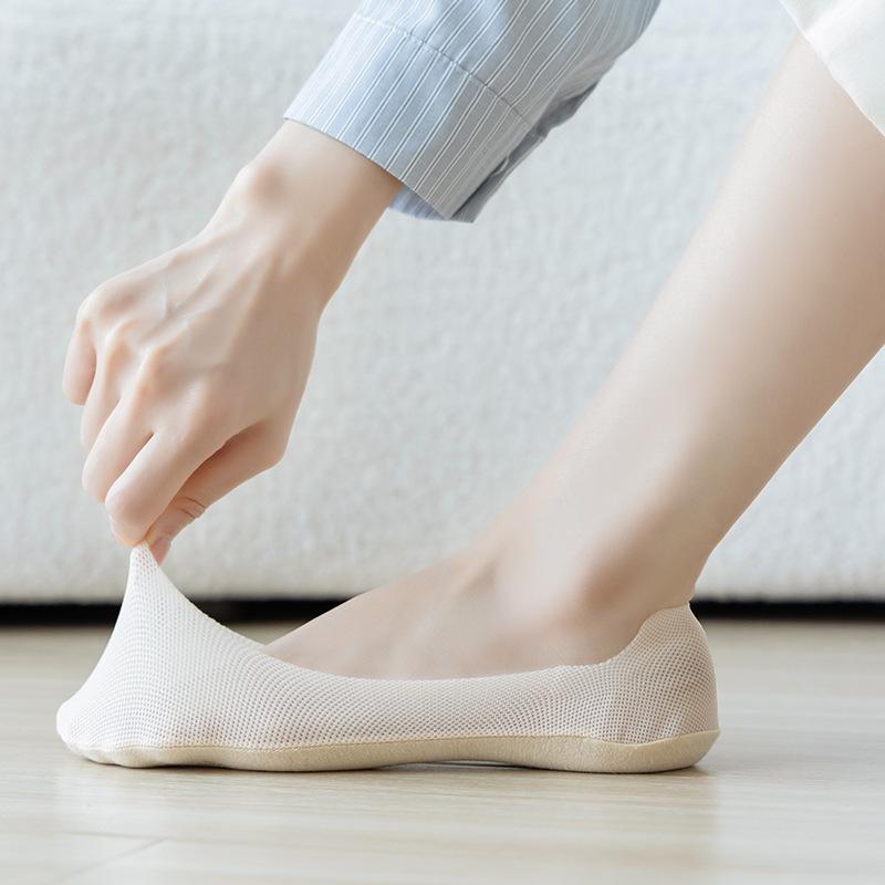 5 Pairs of Women's Summer Thin Ice Silk Sweat Absorption Shallow Mouth Invisible Short Boat Socks