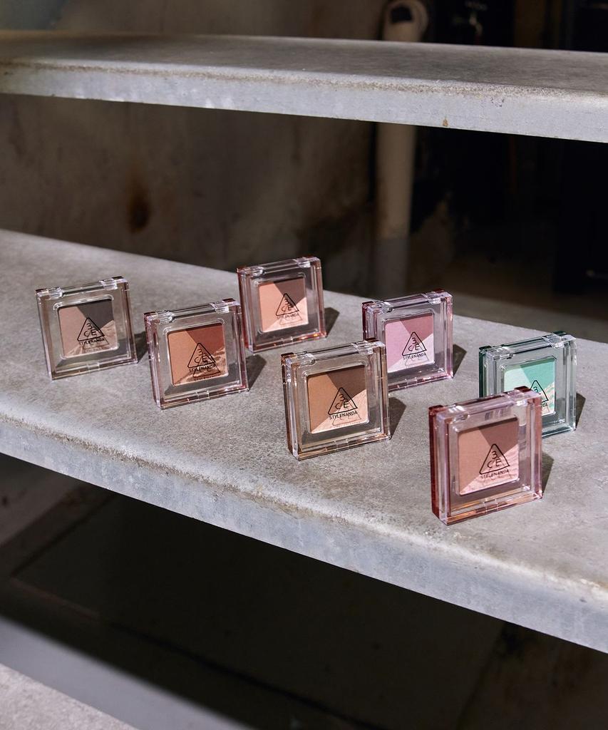 Color Grid Eyeshadow (Gift Multi-brush)