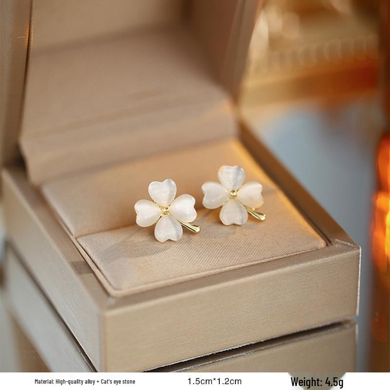 French Retro Pearl Plaid Earrings: Luxury Korean Studs for Women