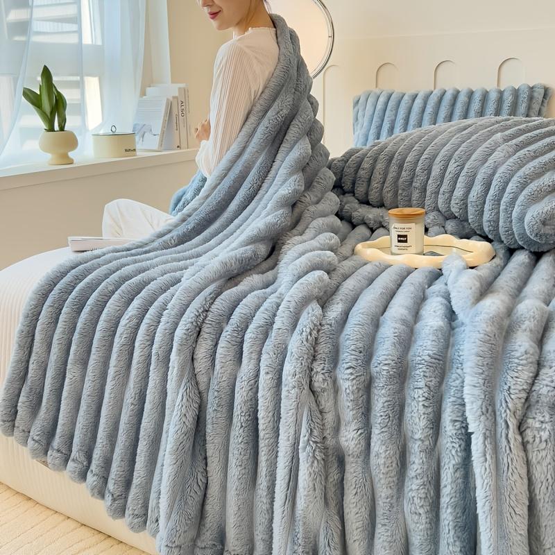 Blanket Soft and Comfortable Faux Rabbit Hair Reversible Blanket Thermal Fleece Blanket Nap Blanket Air Conditioning Blanket Office Outdoor Camping