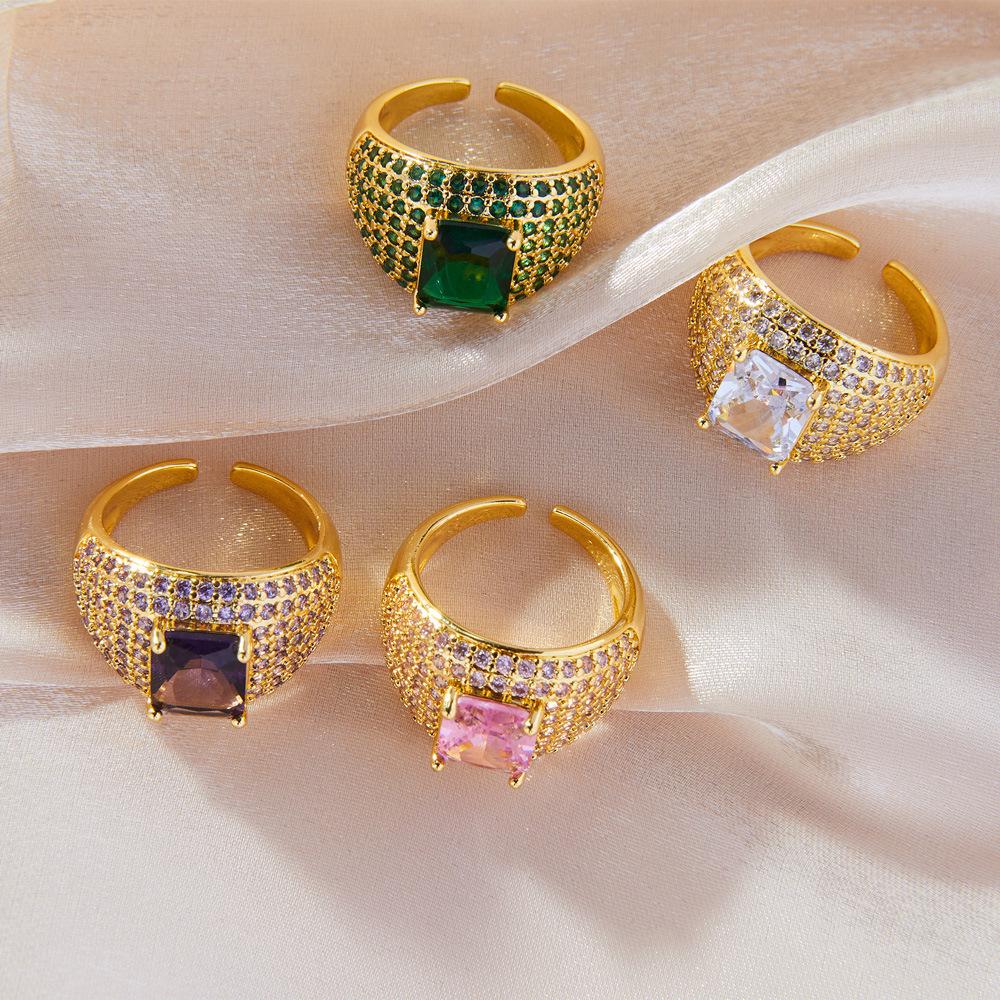 Luxurious British-Style Cluster Diamond Ring - Shiny, Elegant, and Versatile