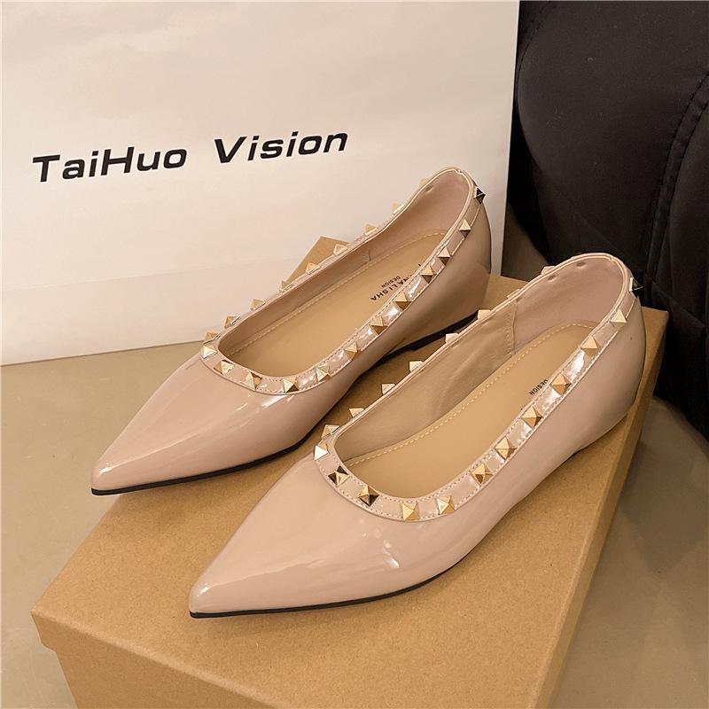 

Осень 2025 новая остроносая обувь с заклепками, детская обувь с увеличением внутреннего роста, продвинутое ощущение, нишевая, французская, универсальная, удобная для ног 40