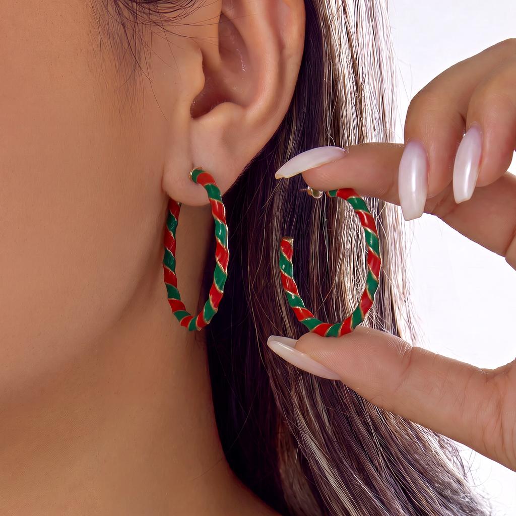 Classic Christmas Twisted Red Green Hoop Earrings for Women Fashion Xmas Enamel Circle Earrings Holiday Party Daily Wear Jewelry
