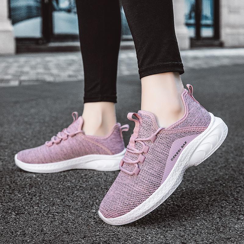 Summer New Breathable Casual Shoes Soft Sole Light Running Shoes Mesh Breathable Sneakers
