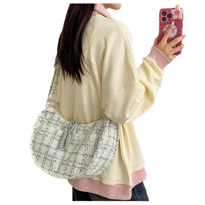 Autumn and Winter Mobile Phone Bag Large Capacity, Light and Casual Versatile Shoulder Bag Girl Cute Go Out Dumpling Bag Messenger Bag Woman
