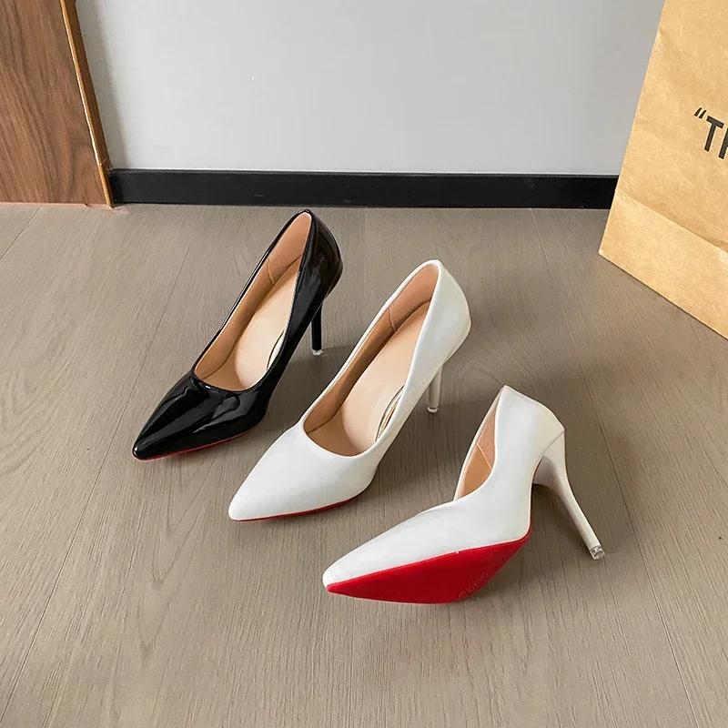 Disainer kevad-sügiskingad Lakknahast naiste kontsad Mood naiste pumbad tikk-kontsad Seksikad naiste kingad Punase tallaga peokingad