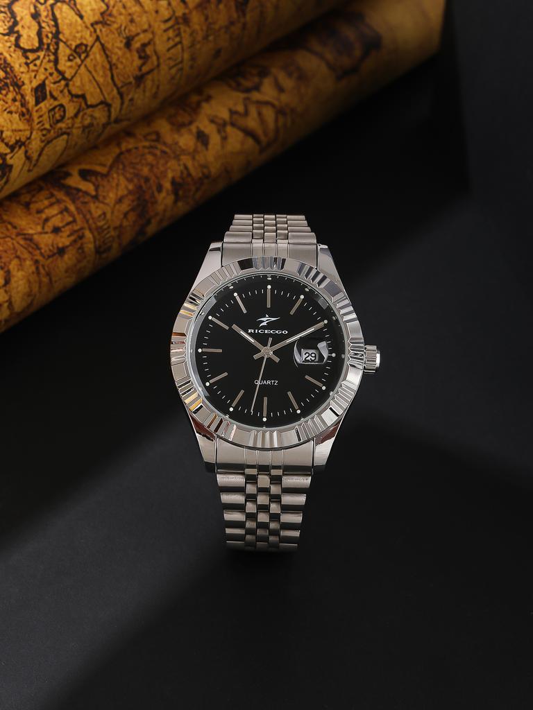 A durable stainless steel strap with a quartz movement for men's watches suitable for business leisure multiple scenarios or