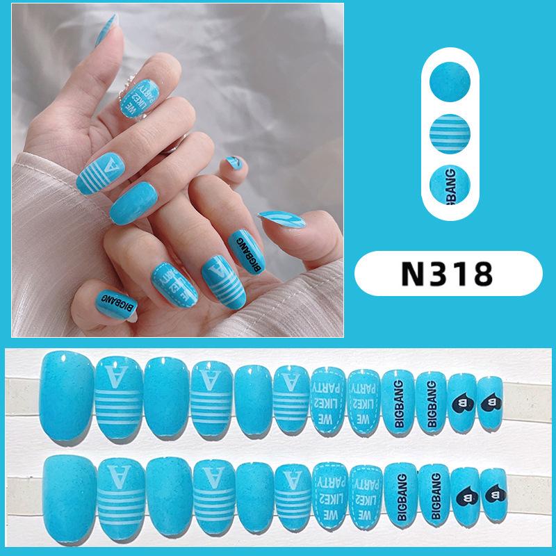 

Sky Blue Heart Stripe Removable Wearable False Nails – Cute Manicure Tips