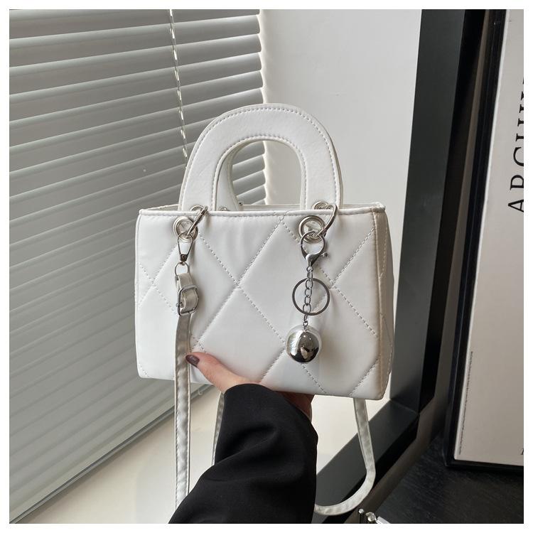 French Niche Light Luxury Bag Women's 2025 New Popular High-end Shoulder Messenger Bag Foreign Style Portable Princess Diana Bag