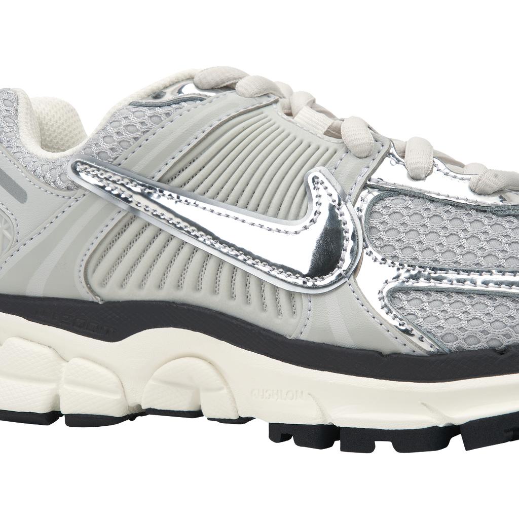 Nike Air Zoom Vomero 5 Photon Dust Metallic Silver Women Sneakers Chrome Gridiron Sail FD0884-025