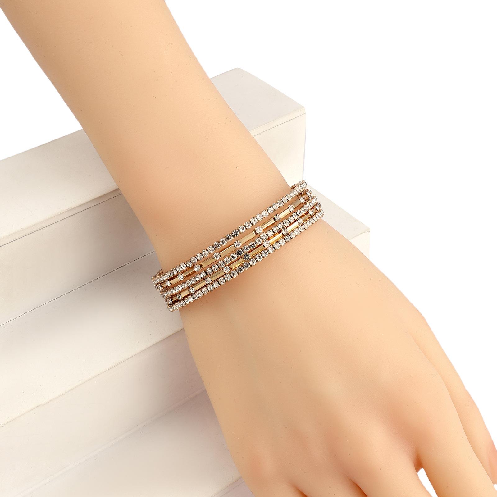 

New hot-selling holiday style handmade snowflake double-layer pearl bracelet bracelet dinner dress versatile high-end women