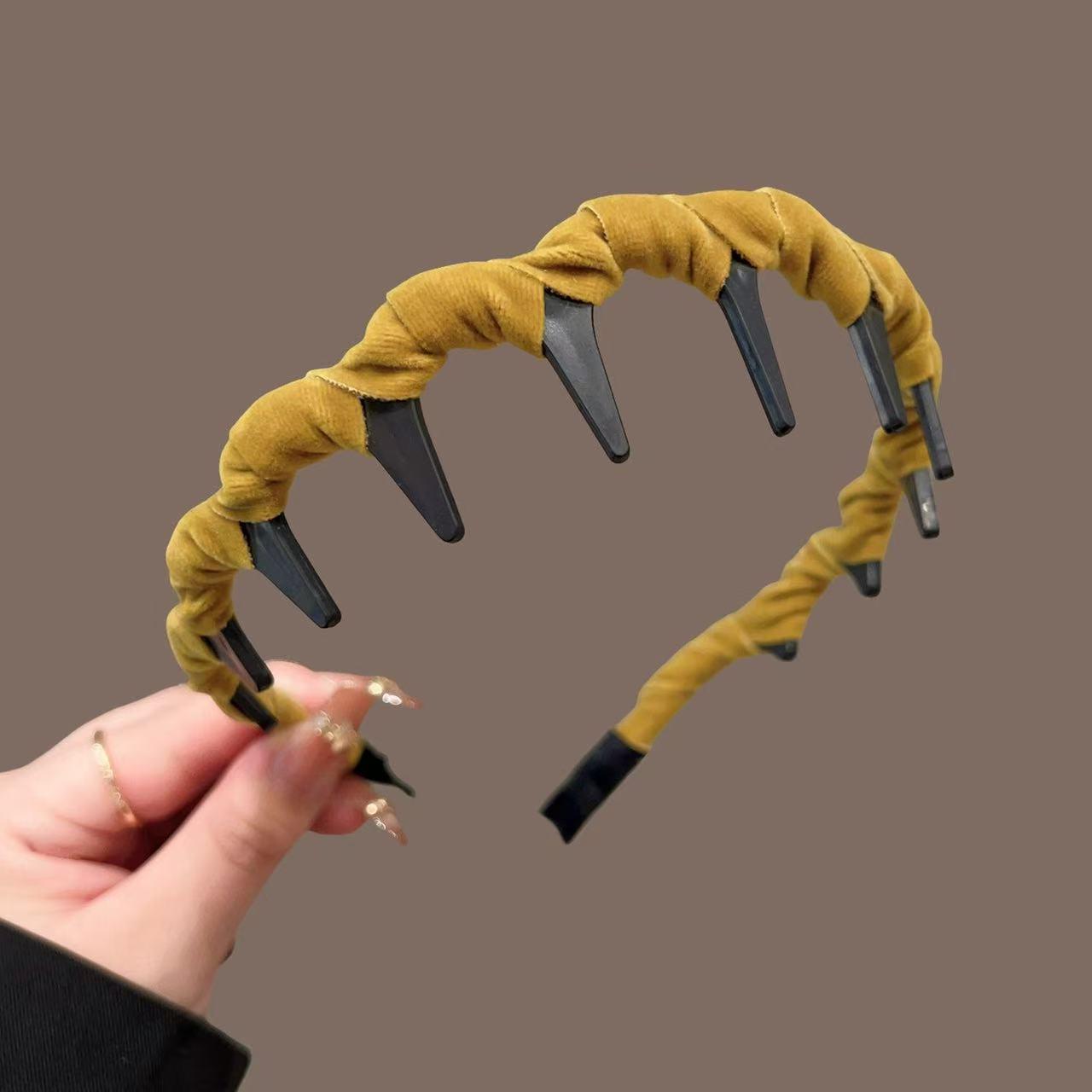 

2025 Velvet Wrapped Wavy Headband: High-End Anti-Slip Toothed Hair Accessory for Women