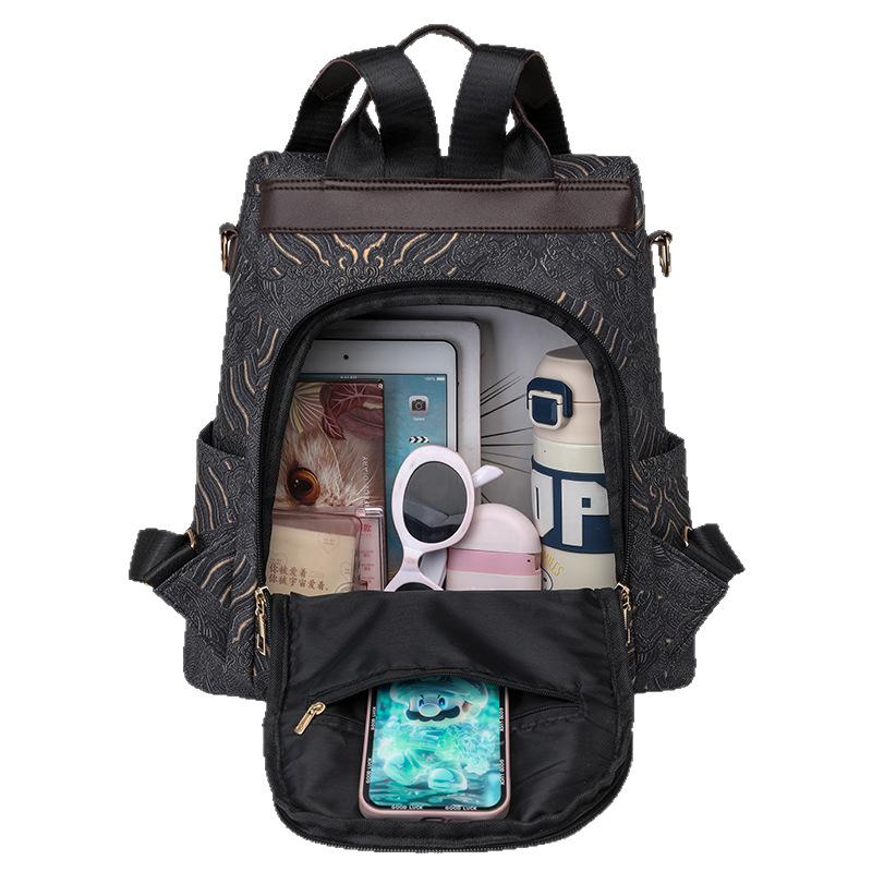 A Simple and Large-capacity Student Backpack for Fashionable Backpacker