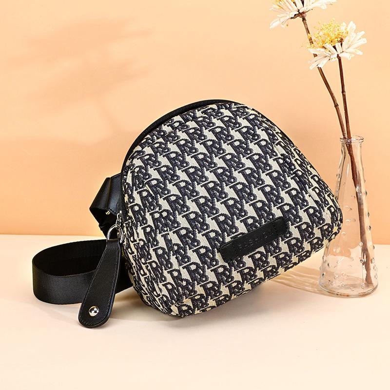 New Trendy and Autumn Small Canvas Bag Fashionable Casual Crossbody Bag Versatile Niche Single Shoulder Women's Bag