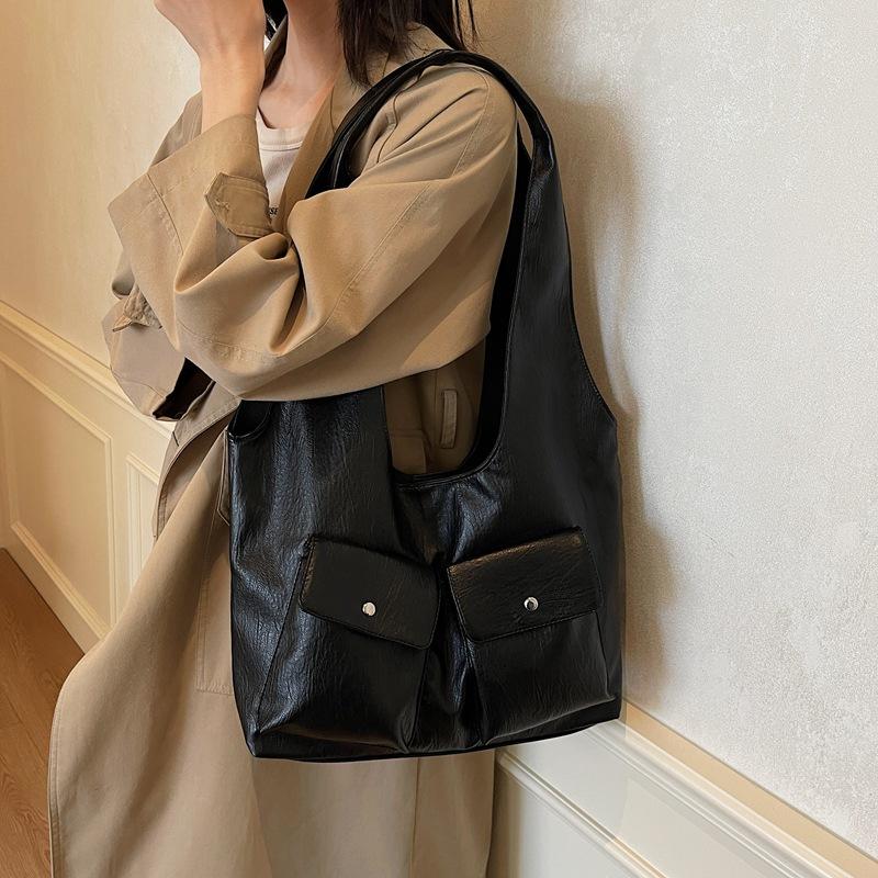 Winter new fashion casual large capacity tote bag women's shoulder retro messenger bag commuter women's bag