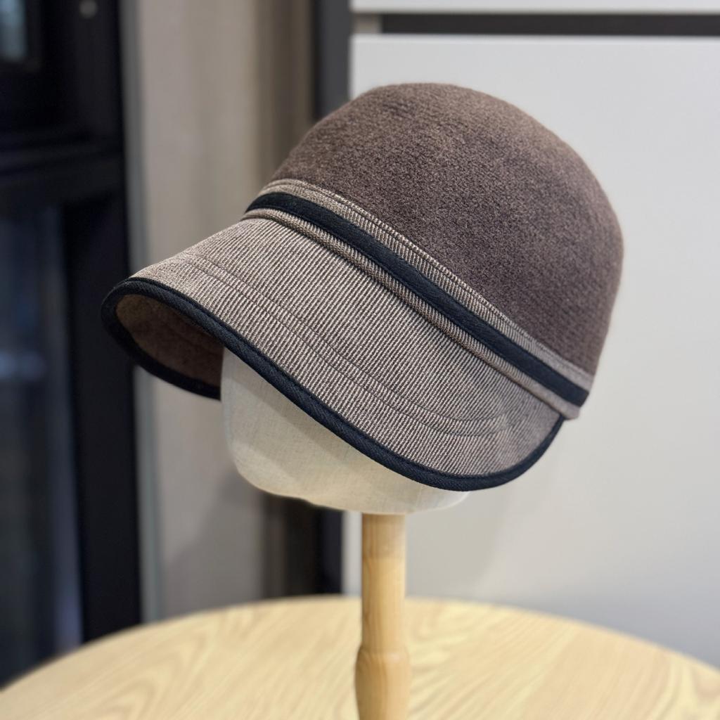 New Hepburn Style Woolen Fisherman's Hat for Women in Spring and Autumn Wide Brim Small Face Versatile Peaked Cap