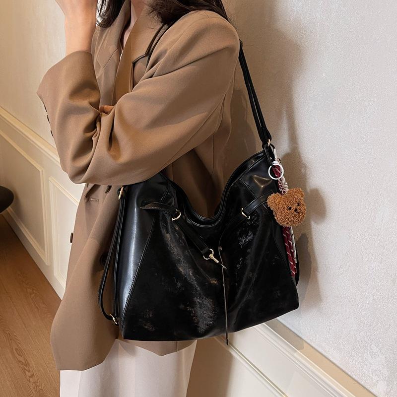 Retro Commuter Large Capacity Tote Women's Bag 2025 New Fashion Shoulder Messenger Bag Casual Light Backpack