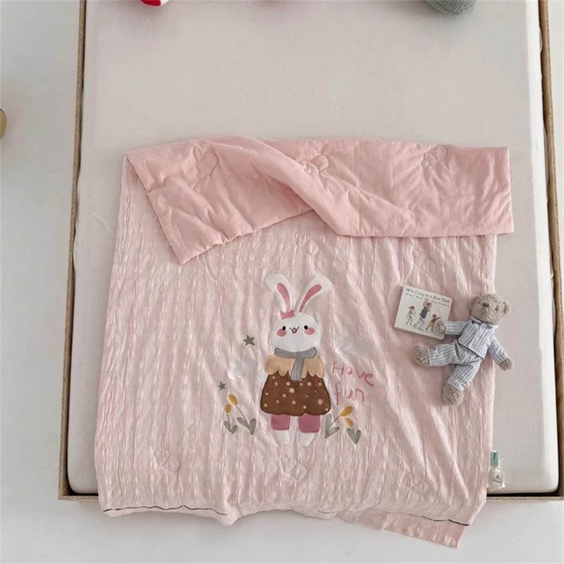 Трехслойная пряжа Чистая хлопковая ткань Летне-осеннее детское одеяло Мягкое удобное детское одеяло Гигроскопичное дышащее детское одеяло 120x150cm 700g