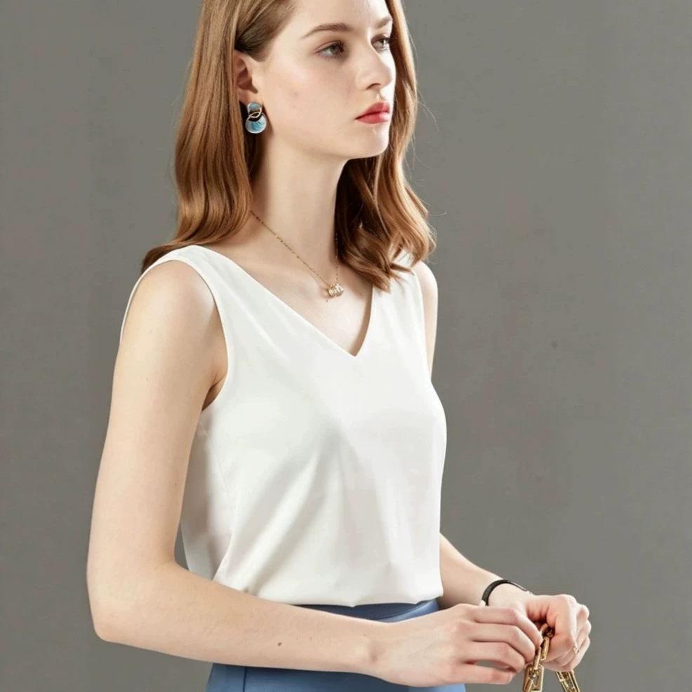 French simple simulation silk satin sling vest, thin V-neck suit, loose inside and can be worn outside, women's new top