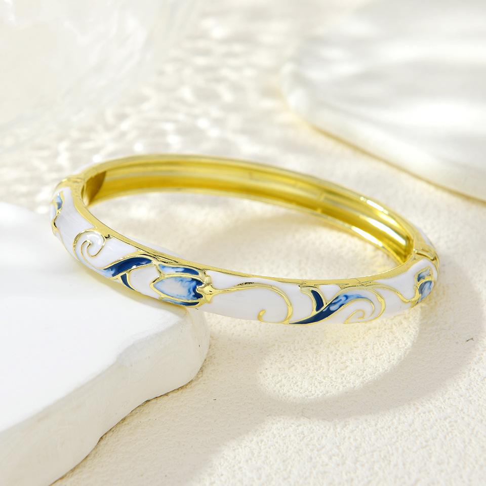 White Blue and White Cultural and Creative Enamel Craftsmanship with National Style