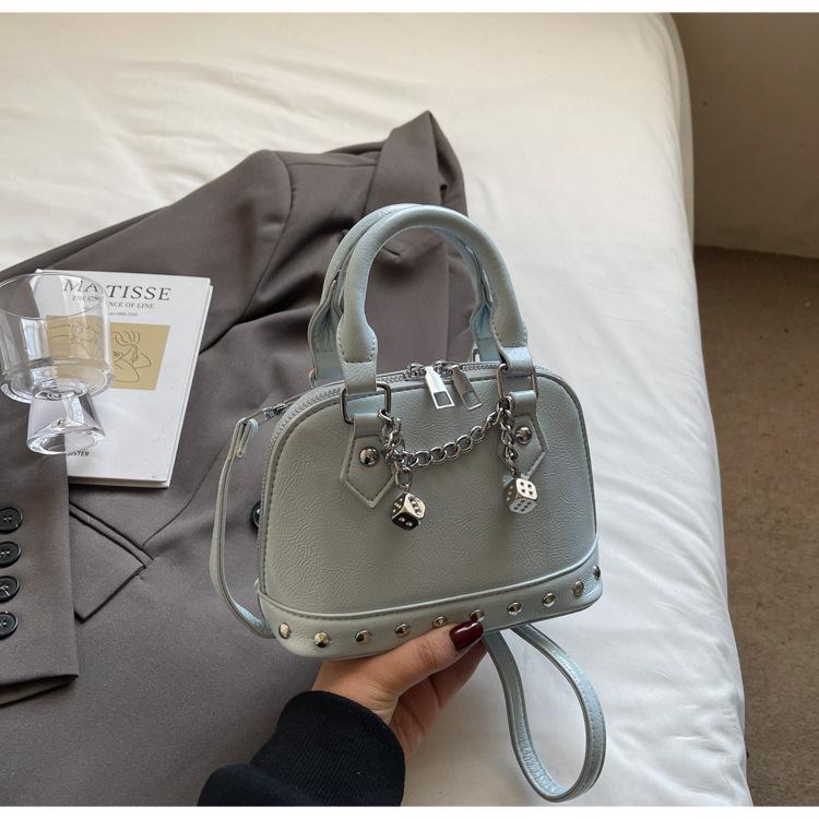 

Popular portable shell small bag women s 2025 new high-end rivet saddle bag fashionable shoulder messenger bag синий