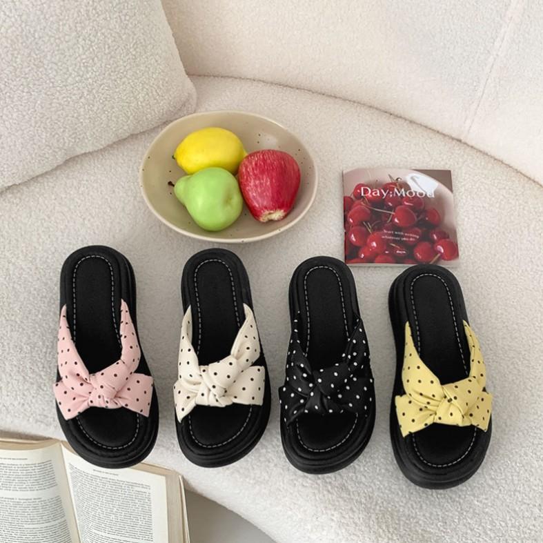 Beliebte gelbe Retro-Ein-Wort-Slipper mit dicker Sohle für Damen, 2025 neu, Sommer-Trageweise, erhöhend, weichsohlig, rutschfest