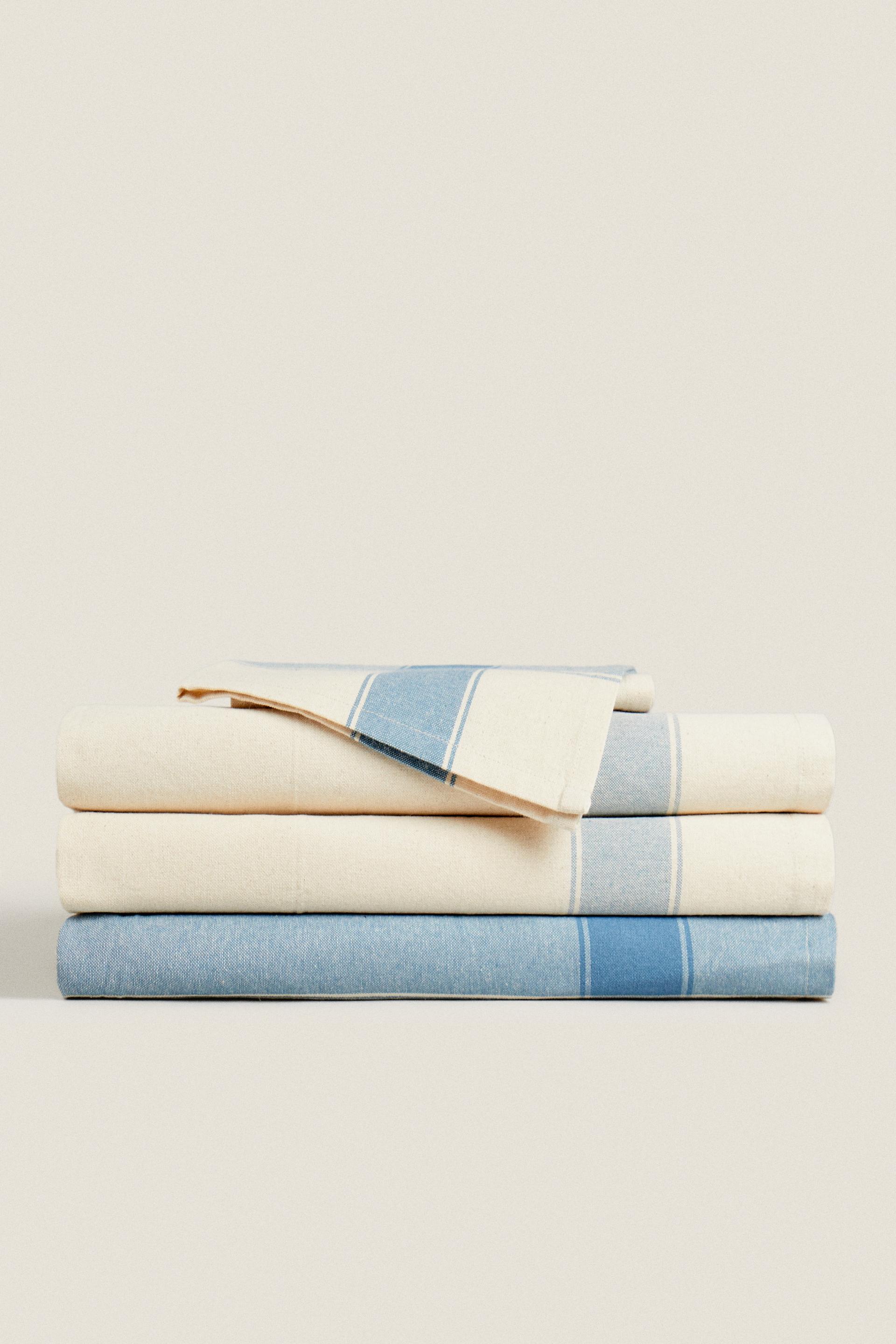 

СКАТЕРТЬ В ПОЛОСКУ С КРАСЕННОЙ НИТЬЮ