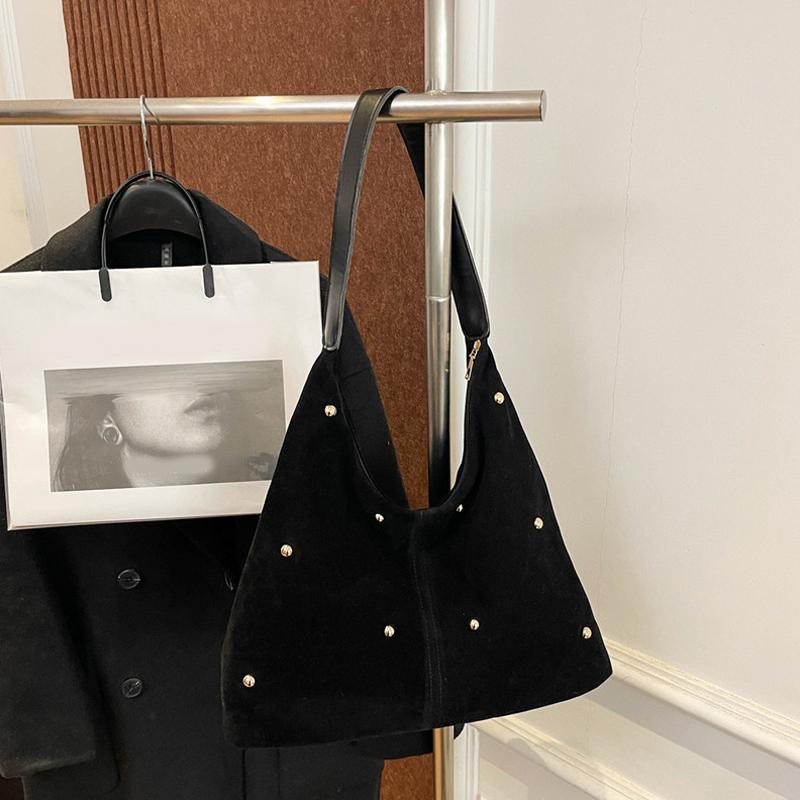 Fashion Rivet Shoulder Bag For Women Large Capacity Casual Handbags Simple Commuter Tote Bag Retro Suede Leather Underarm Bag AVE