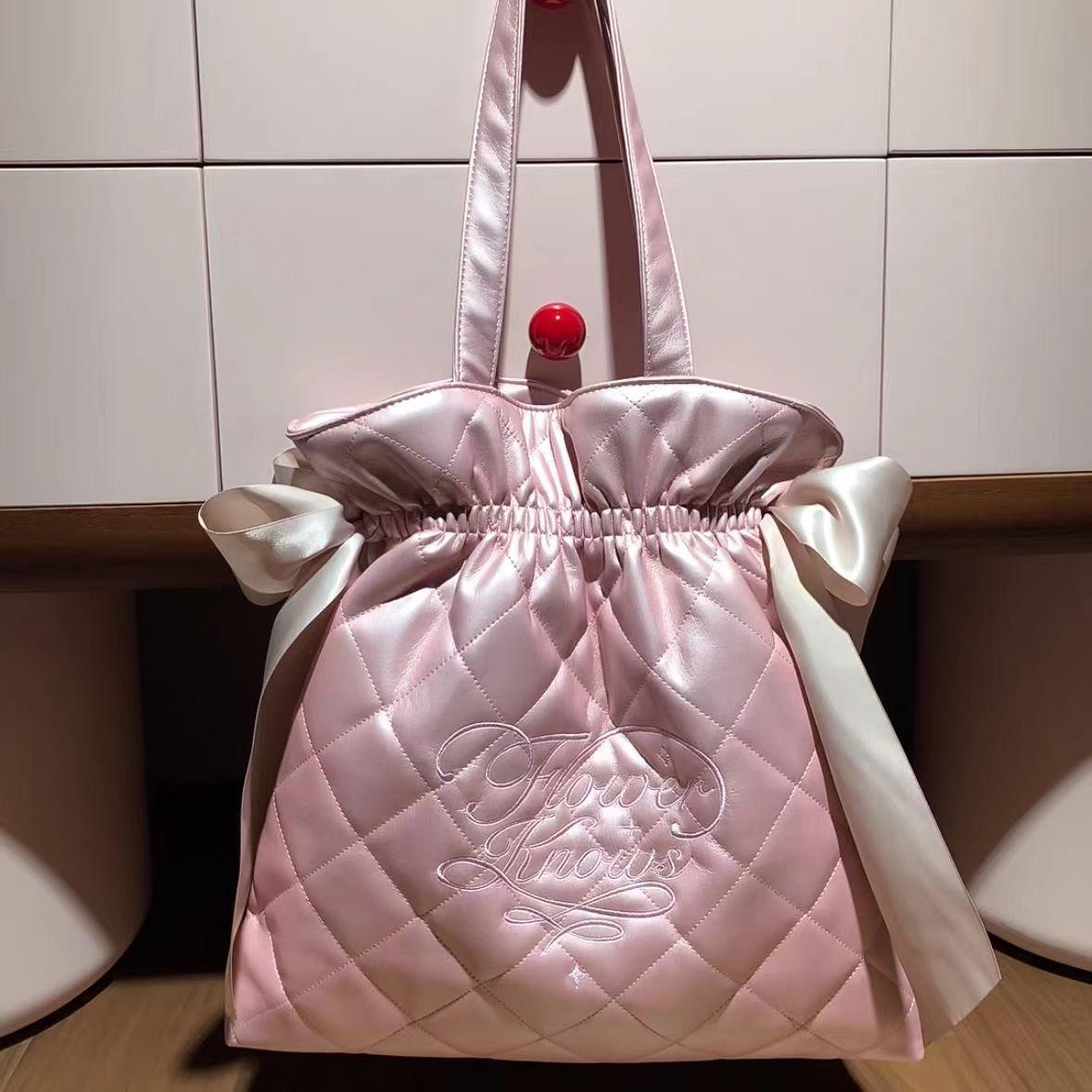 Flower Knows Bonnie Garden Limited Pink Satin Quilted Shoulder Bag pink