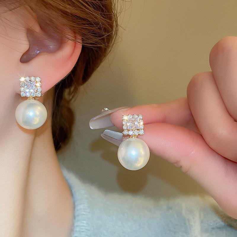 Elegant French Retro Floral Pearl Earrings - Geometric, Versatile, High-End Design for Women