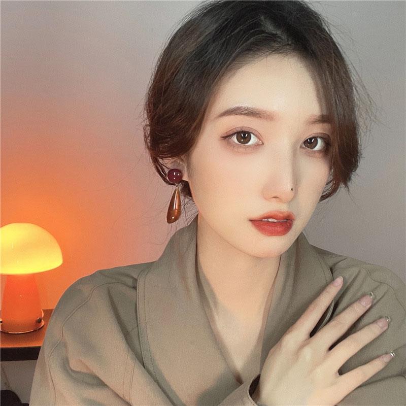 Vintage Style Amber Hanging Earrings Prevent Allergy Simple Water Drop Long Earring for Women Elegant Fashion Holiday Zircon