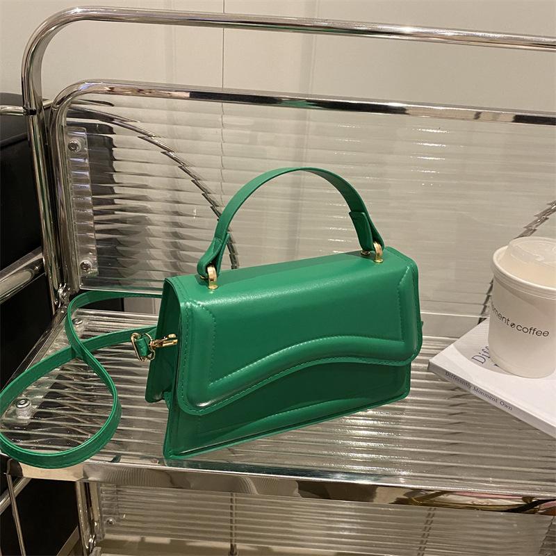 Personalized trend contrasting colors, fashionable and simple 2025 summer indentation new single shoulder oblique span portable small square bag