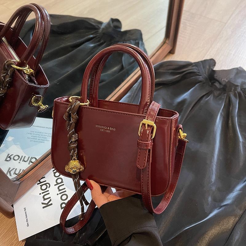 Kadınlar için Retro Moda El Tipi Omuz Çantası Kore Tarzı Ins Trend Basit Günlük Kare Çanta Üst Düzey Kadın Çantası