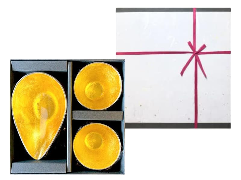 

[Nousaku Washi Wrapping] Small Katakuchi with Gold Leaf and Set of 2 Sake Cups with Gold Leaf (KSG1=GG2)