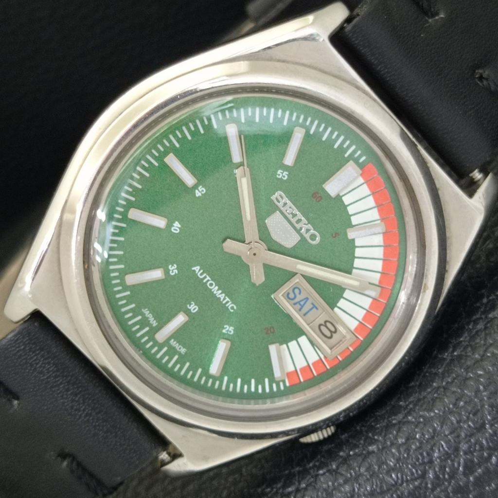 

SEIKO 5 AUTOMATIC VINTAGE JAPAN MENS GREEN COLOR DIAL WATCH a701556-5 R206b-a701556