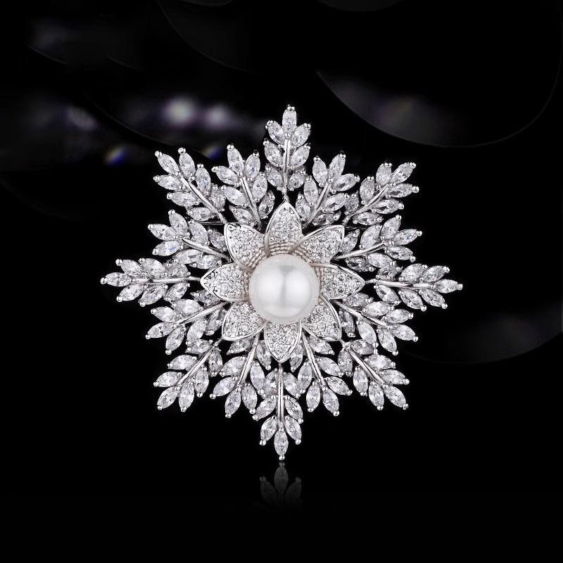 Brilliant Snowflake, High-end Femininity, Versatile and Light Luxury Brooch